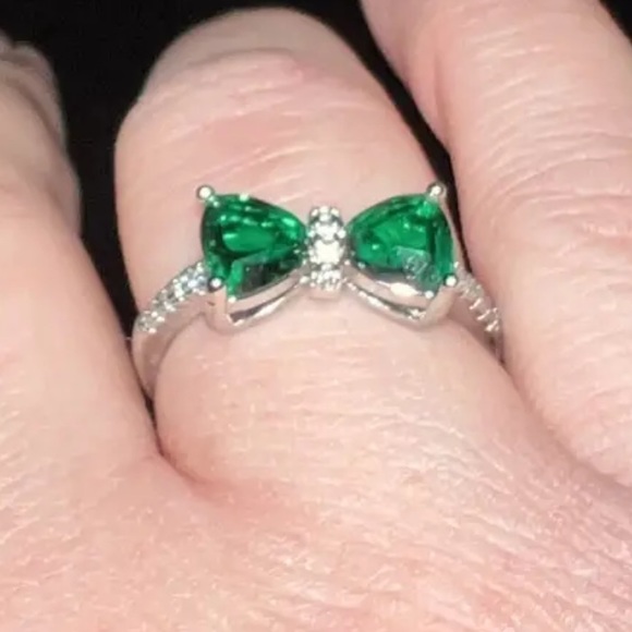 Cubic Zirconia, Emerald Green, Simulated Gemstone Silver plated Bow Ring, Sz 7 - Picture 6 of 6